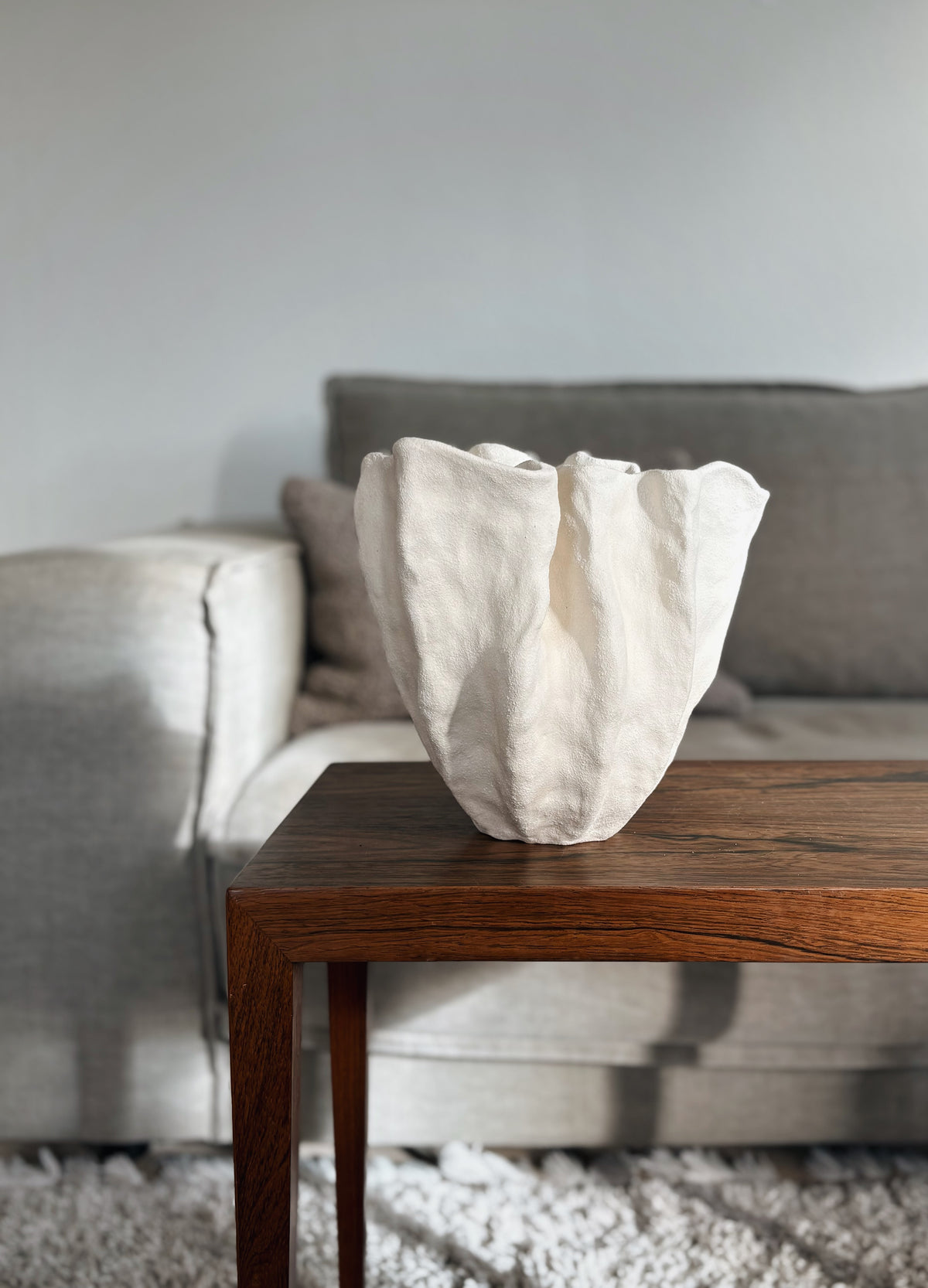 BØLGE VASE HVID/BEIGE - MELLEM 02