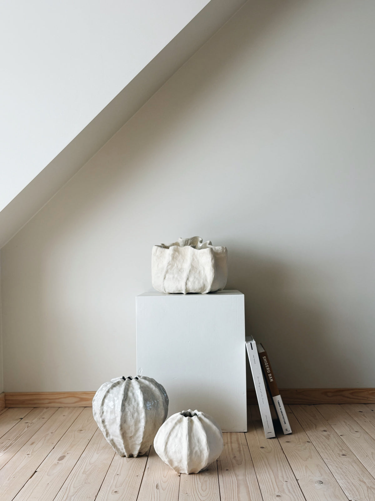 BØLGE VASE HVID/BEIGE BLØD 02