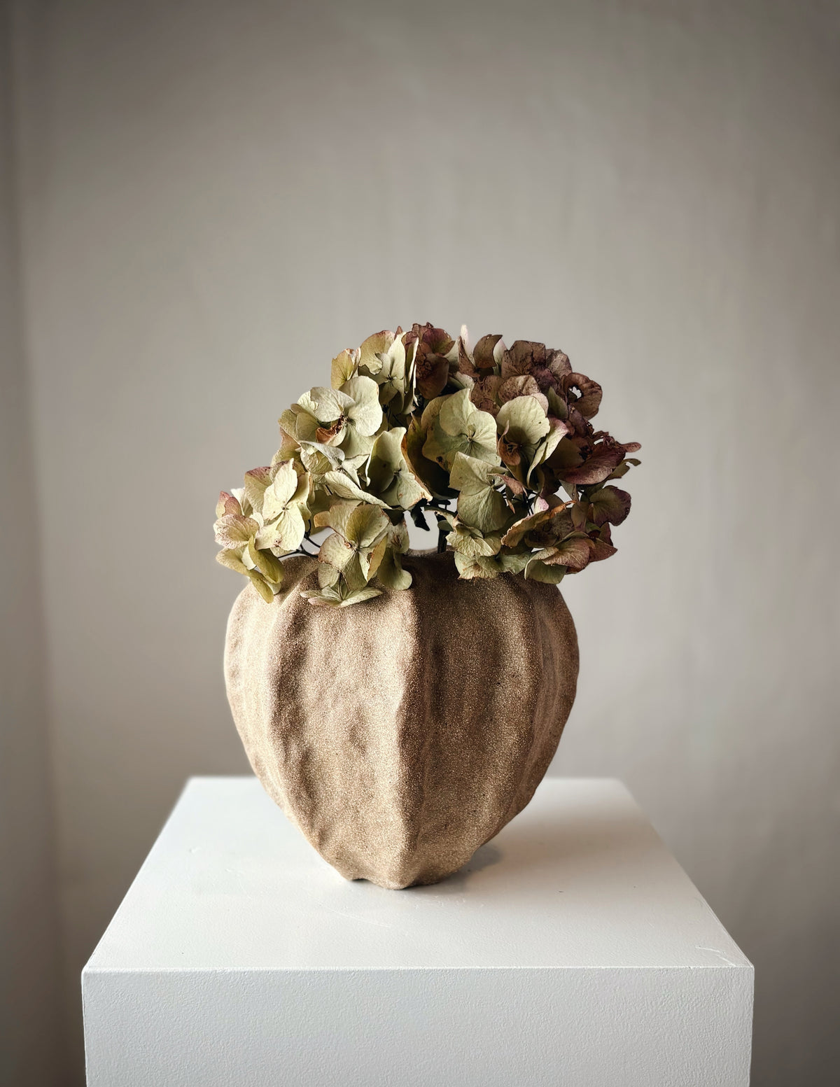 DRÅBE VASE BRUN - LILLE