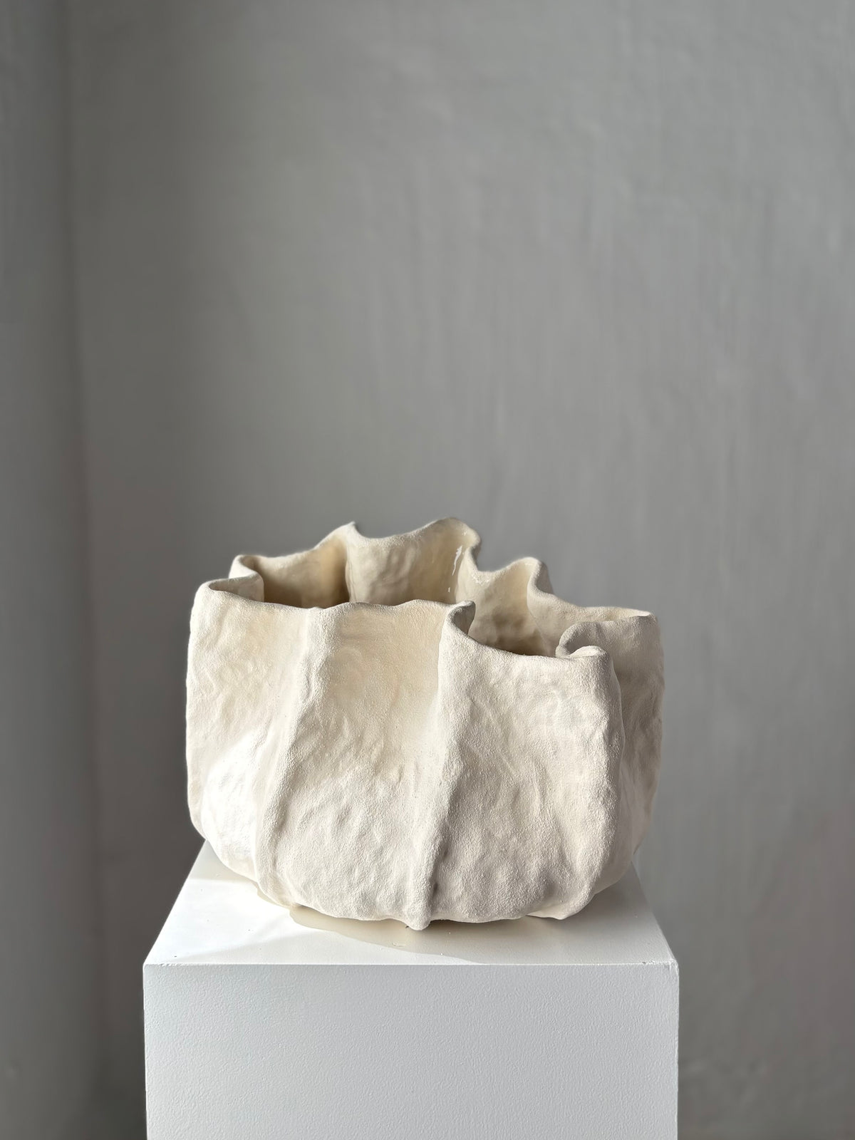 BØLGE VASE HVID/BEIGE BLØD 02