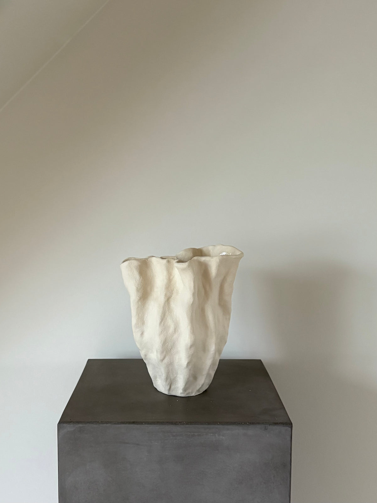 BØLGE VASE HVID/BEIGE - MELLEM 01
